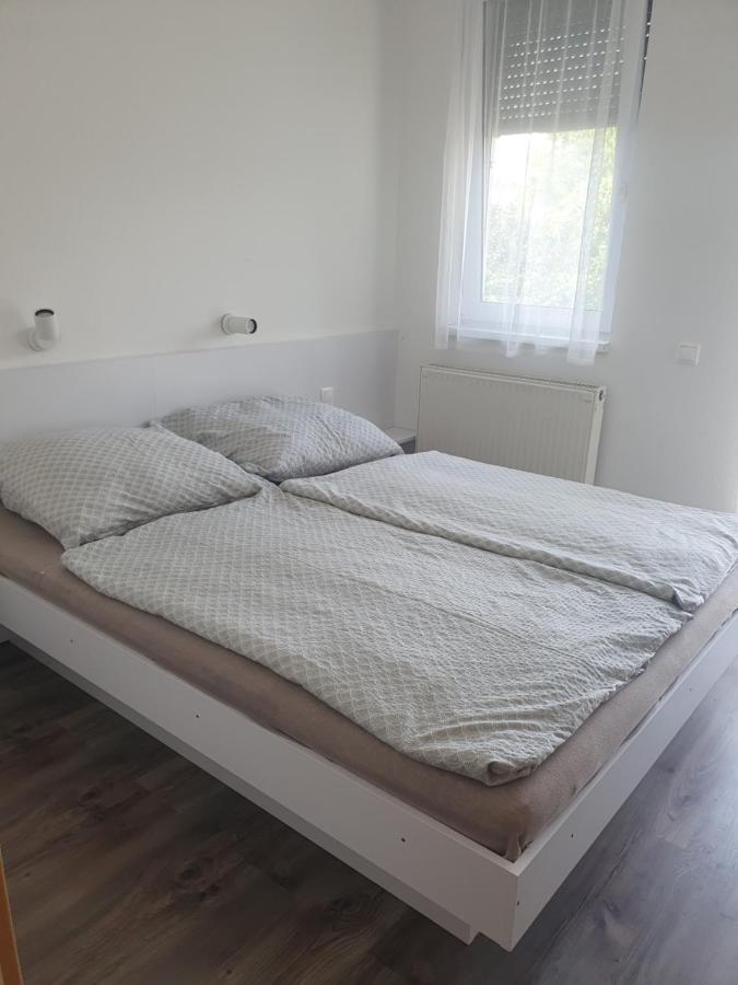 Maja Apartmanhaz Балатонлеле Екстериор снимка